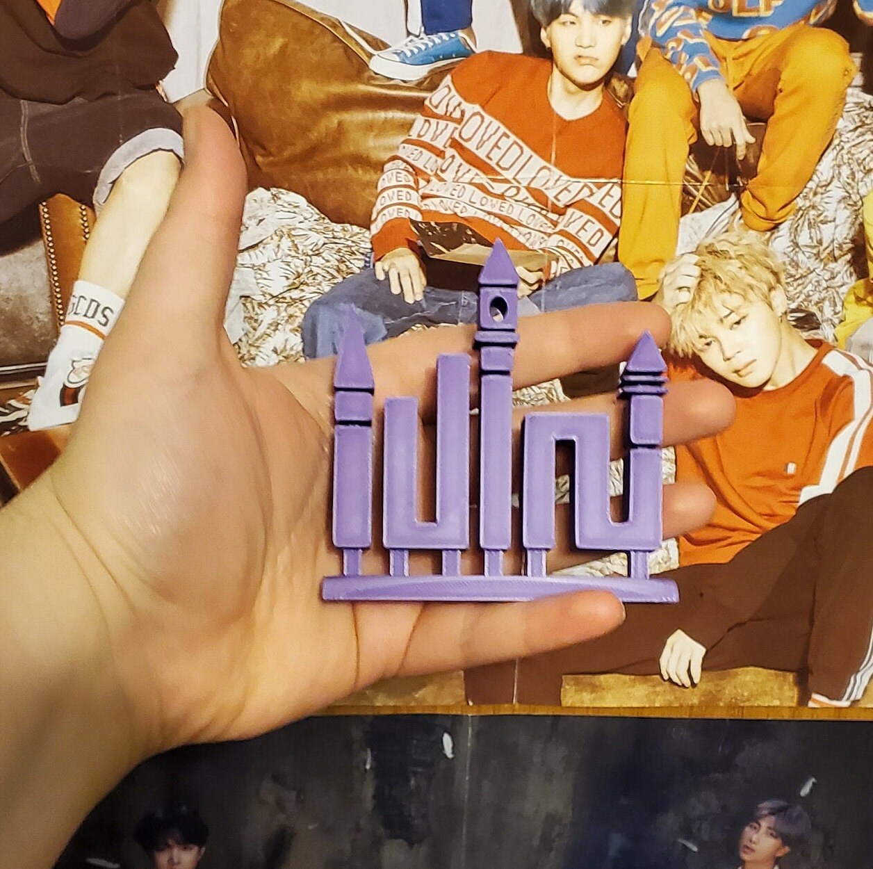 G I-DLE Standee