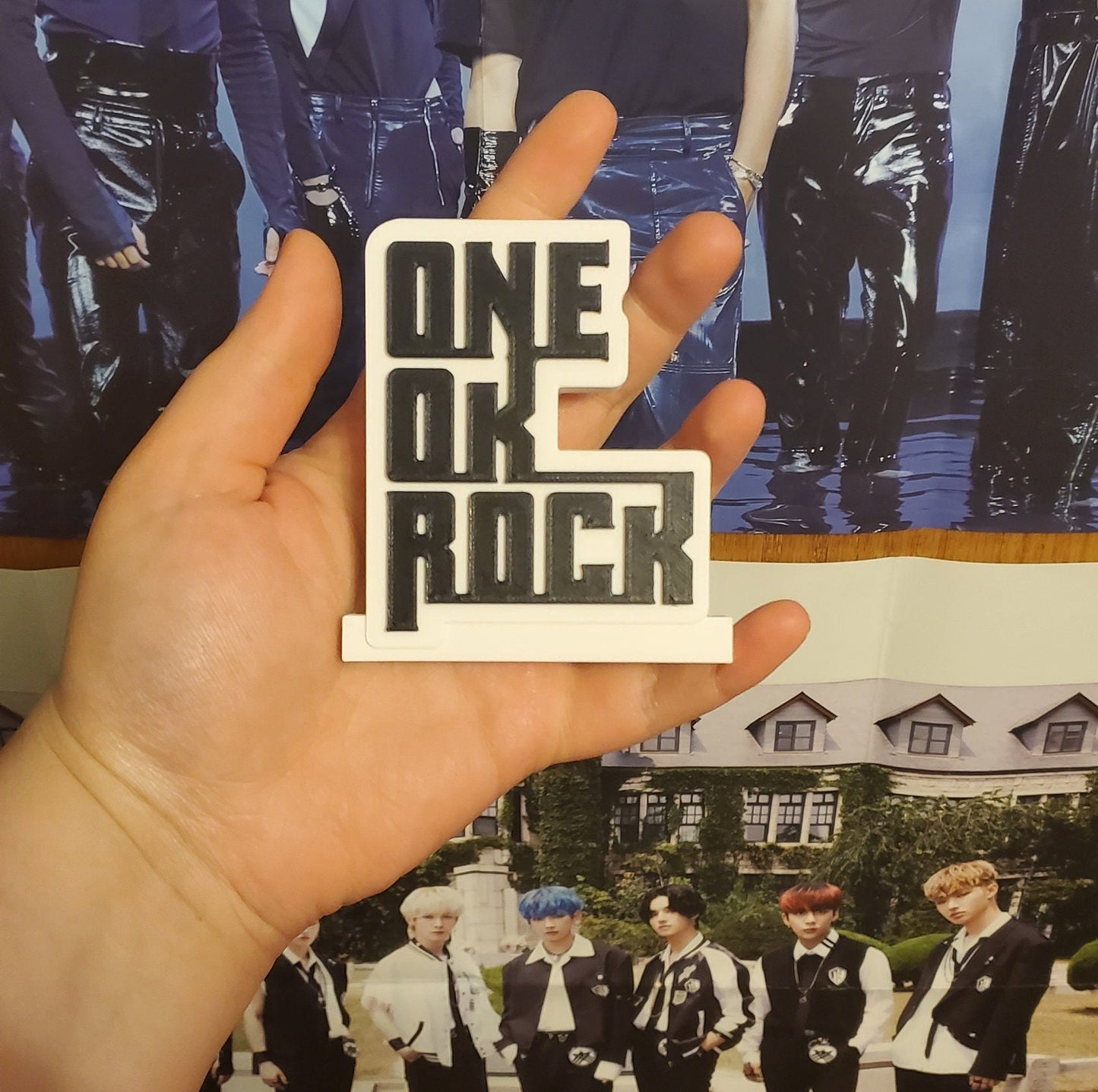 ONE OK ROCK Standee