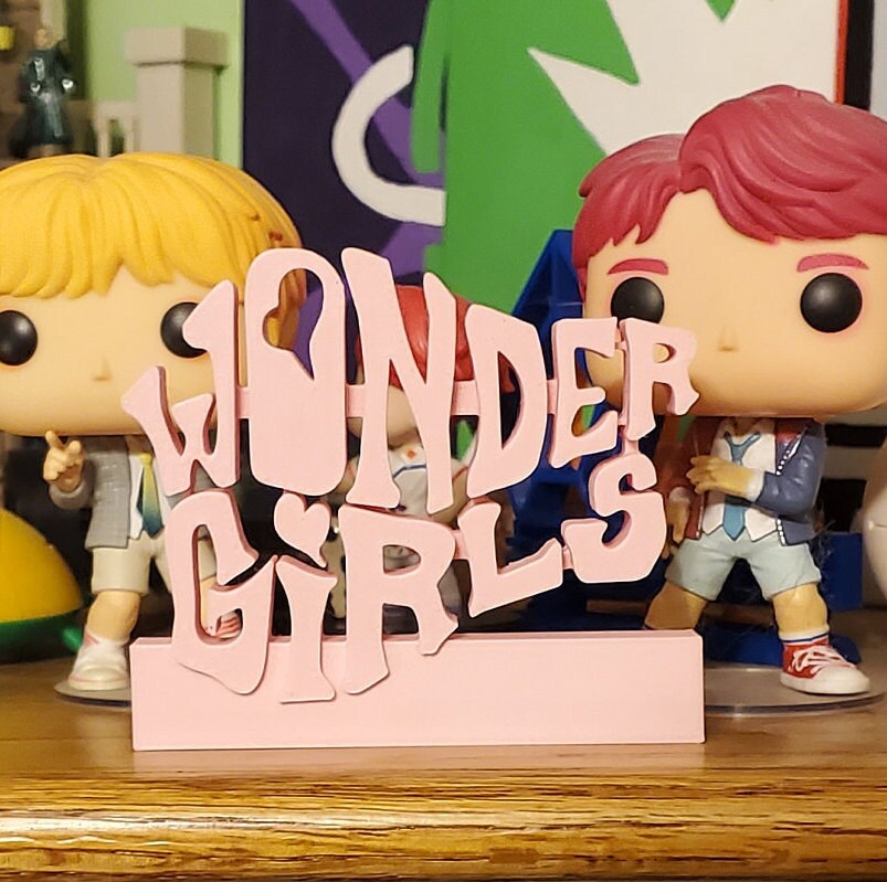 Wonder Girls Standee
