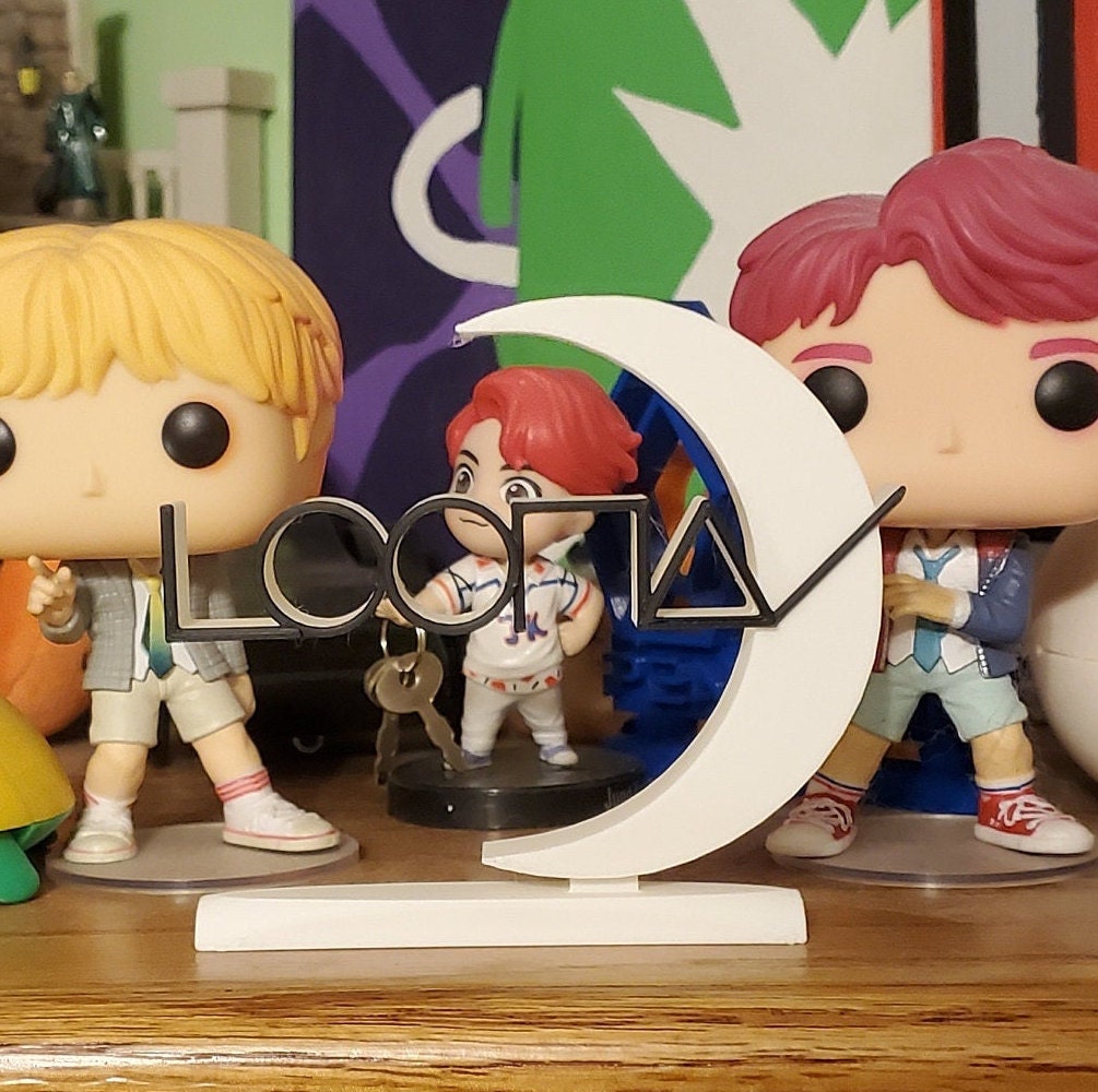 Loona Standee