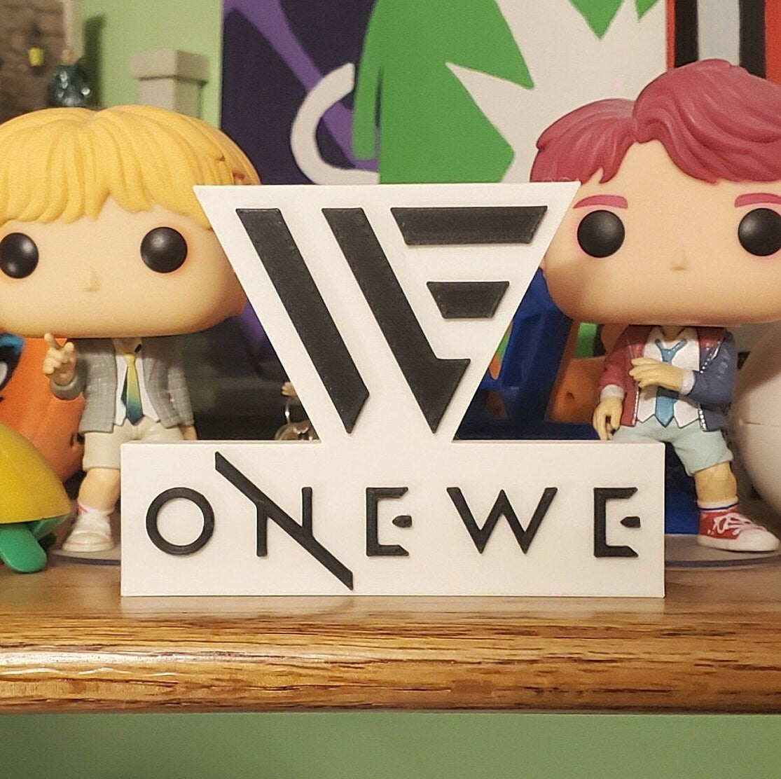 Onewe Standee