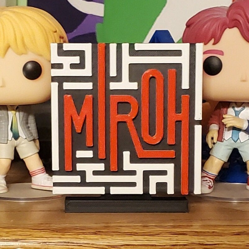 Stray Kids Miroh Standee