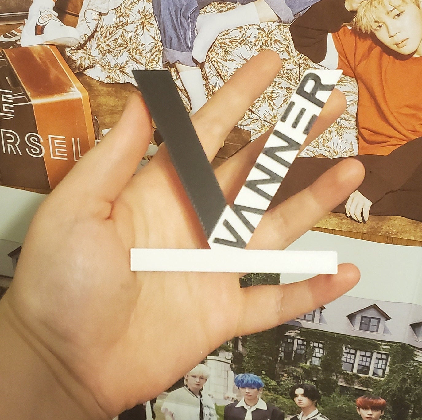 VANNER Standee