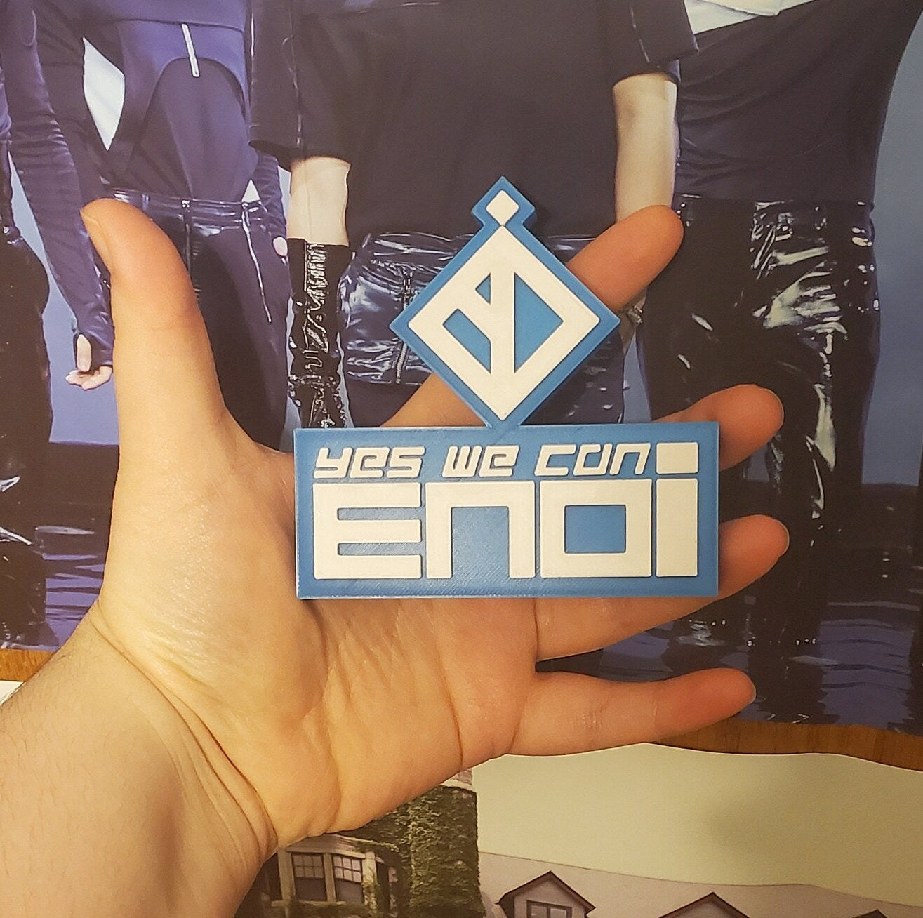 Enoi Standee
