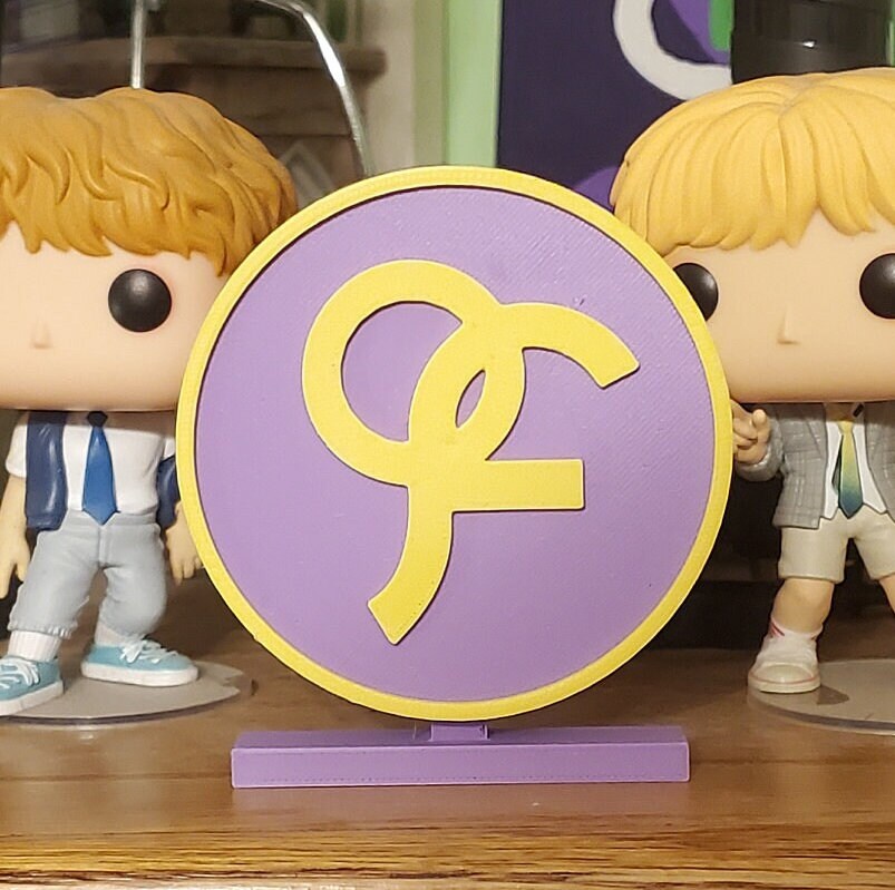 Fromis_9 Standee