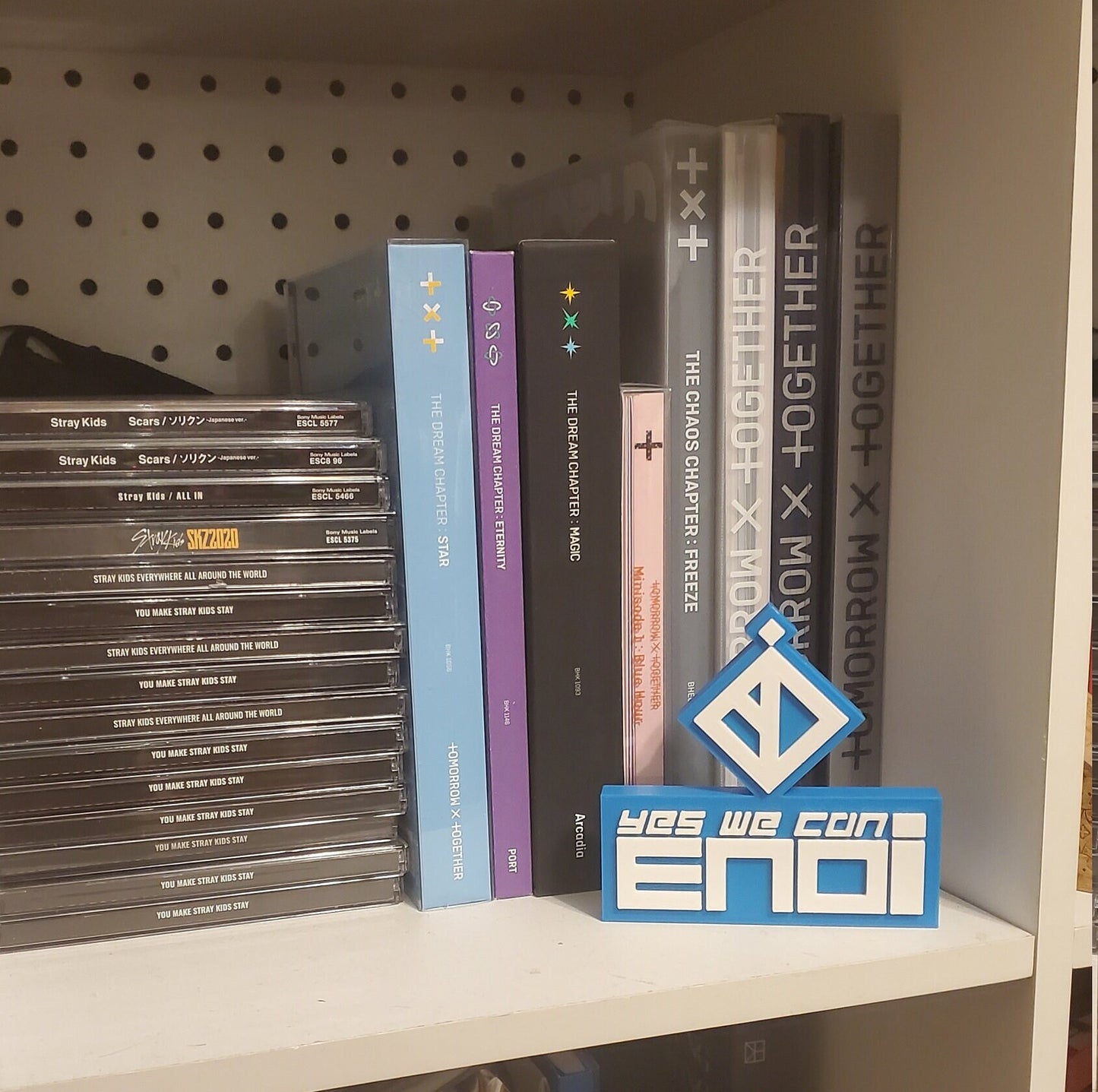 Enoi Standee
