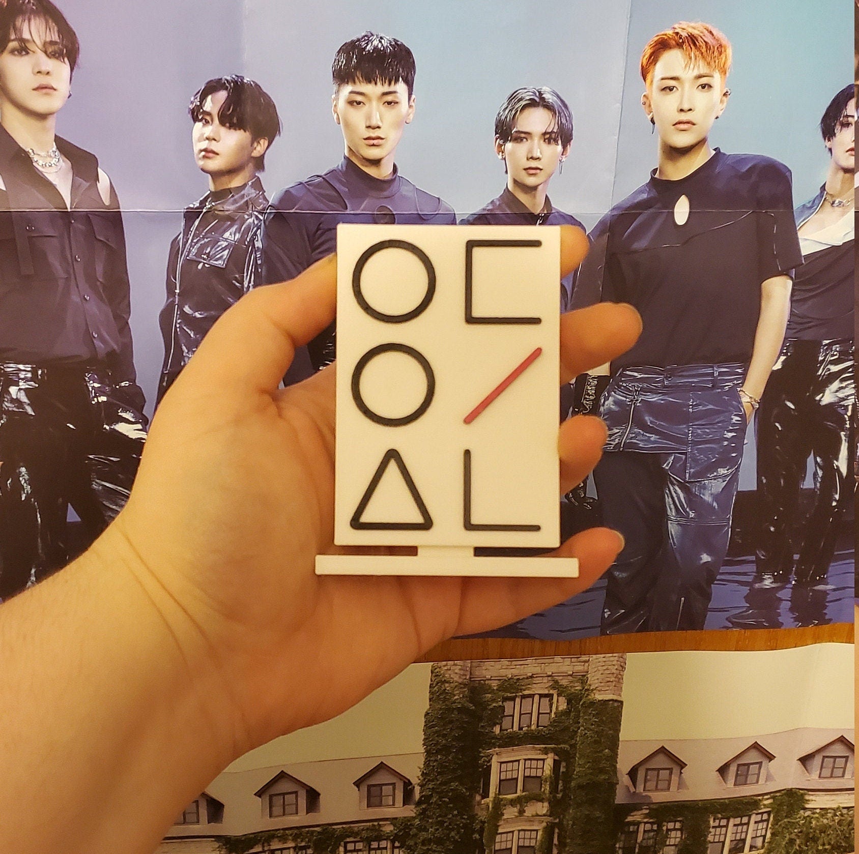 Loona Standee