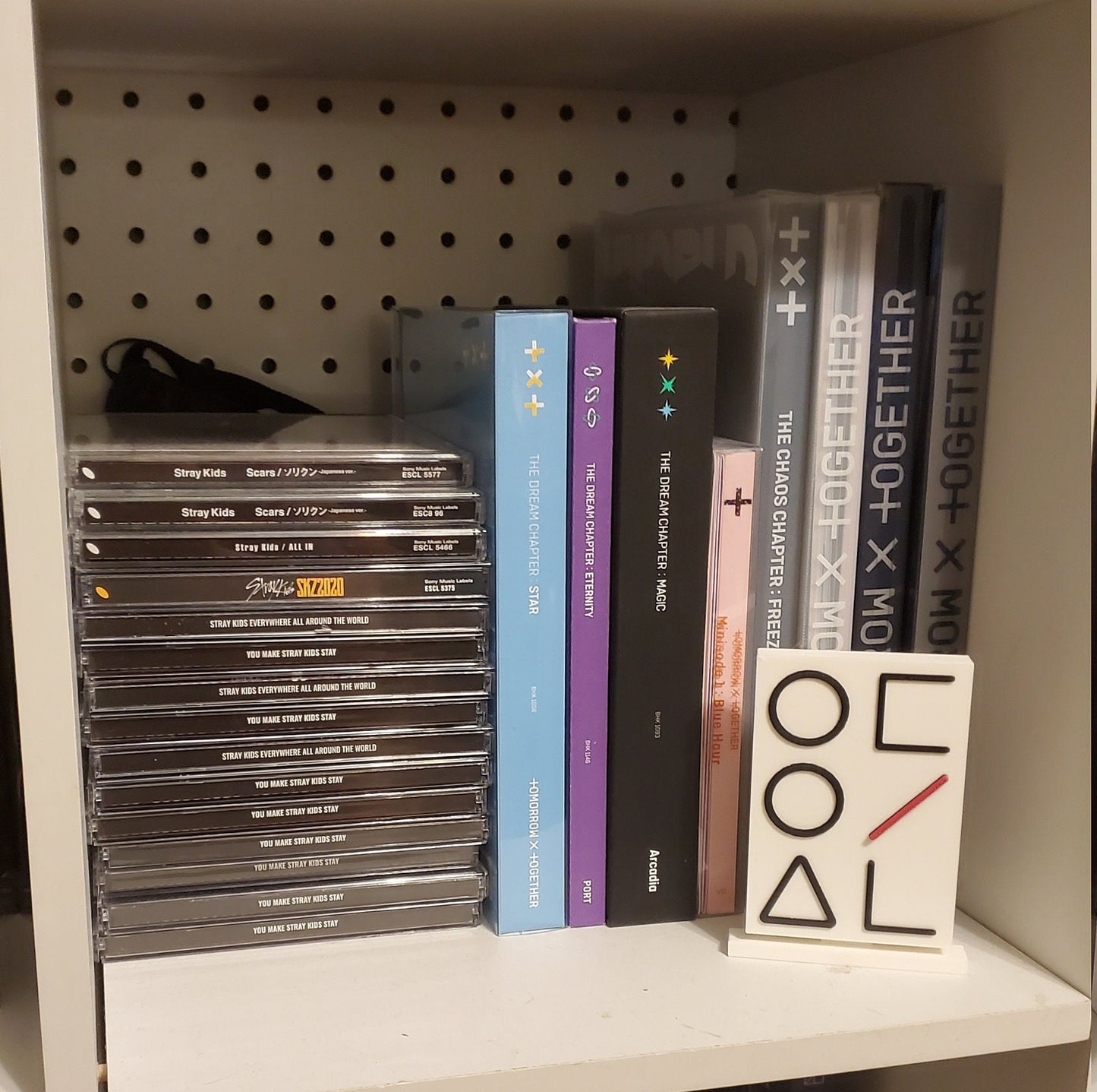Loona Standee