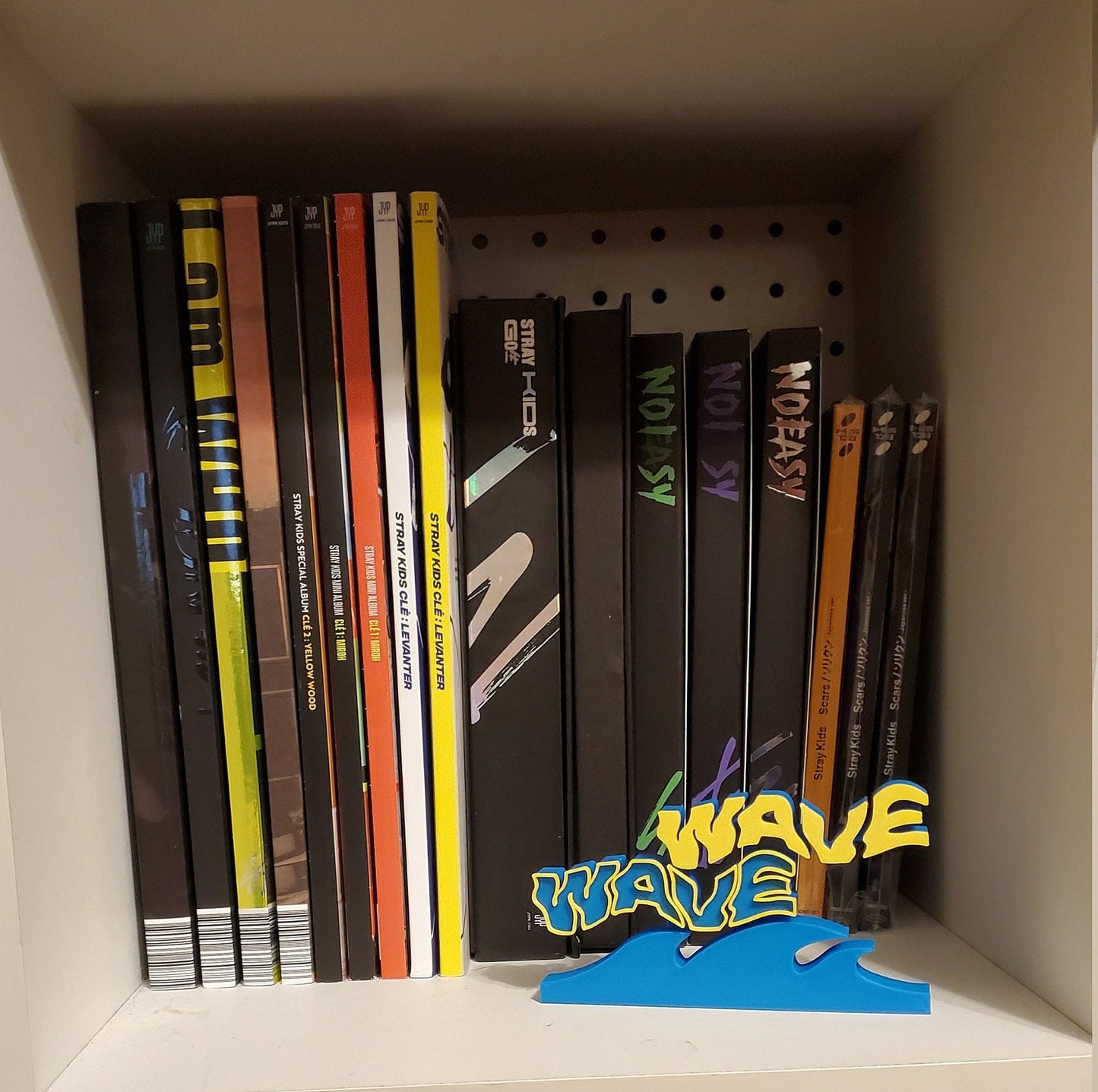 ATEEZ "Wave" Standee