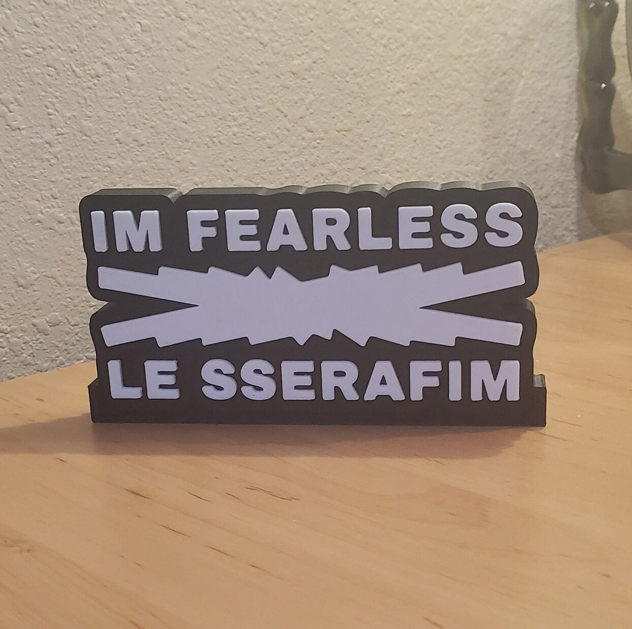 LE SSERAFIM Standee