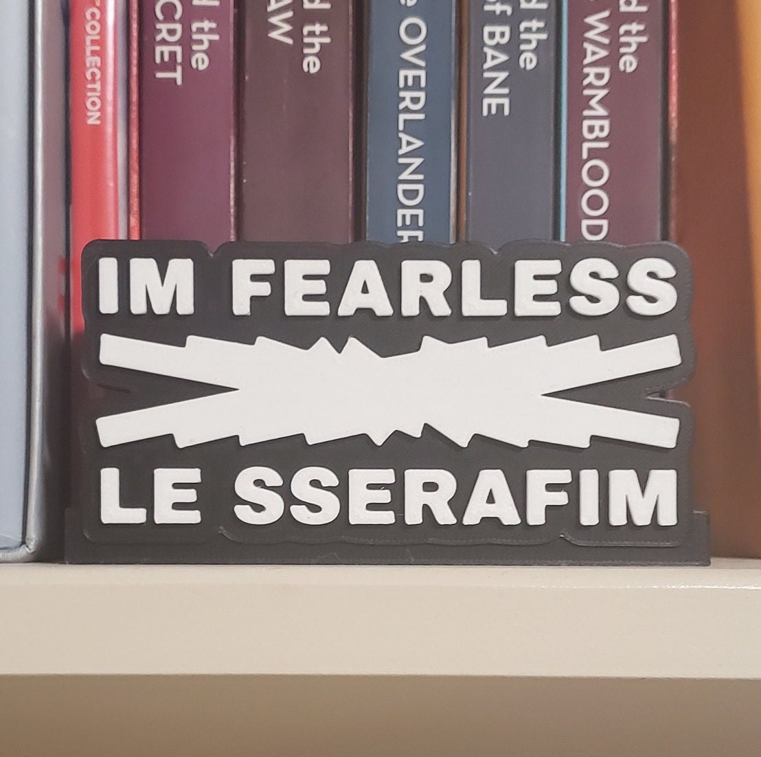 LE SSERAFIM Standee