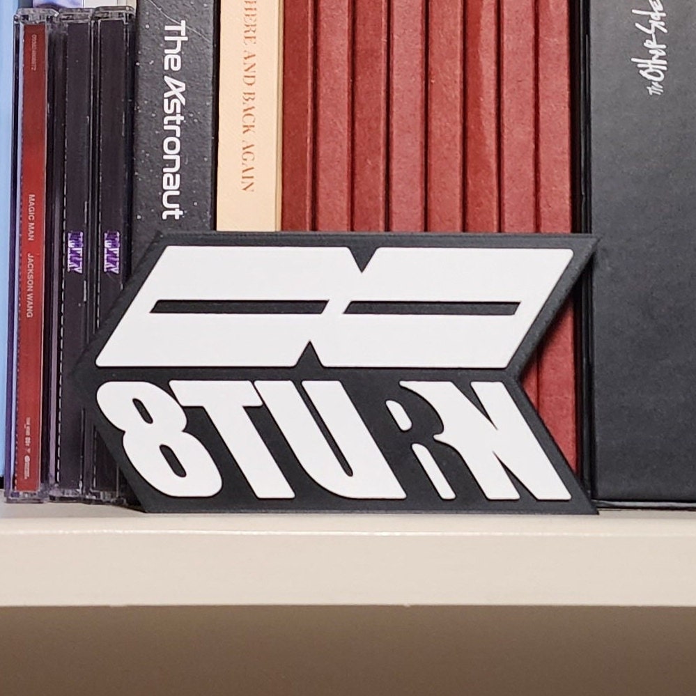 8TURN Standee