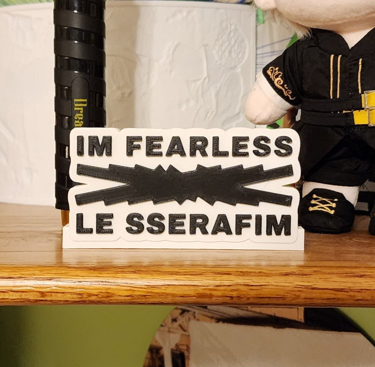 LE SSERAFIM Standee
