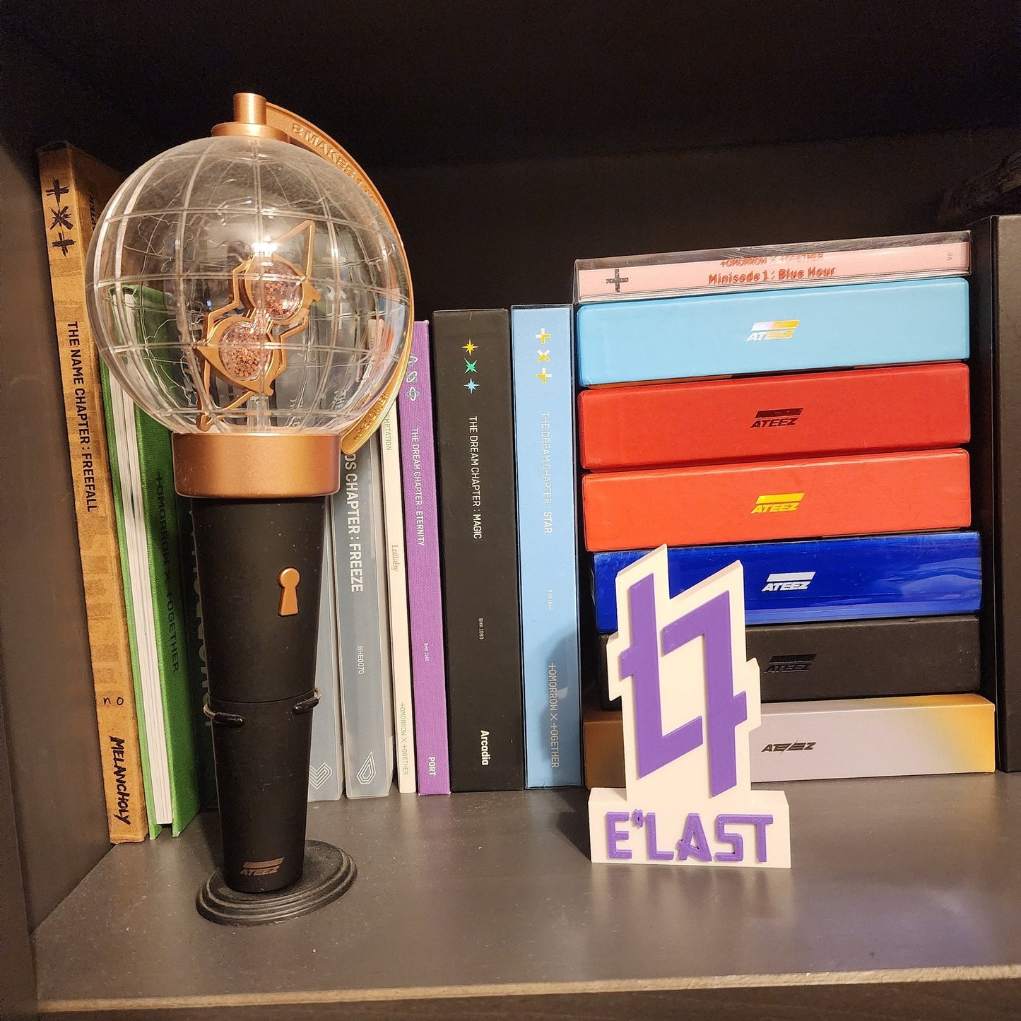 E'LAST Standee