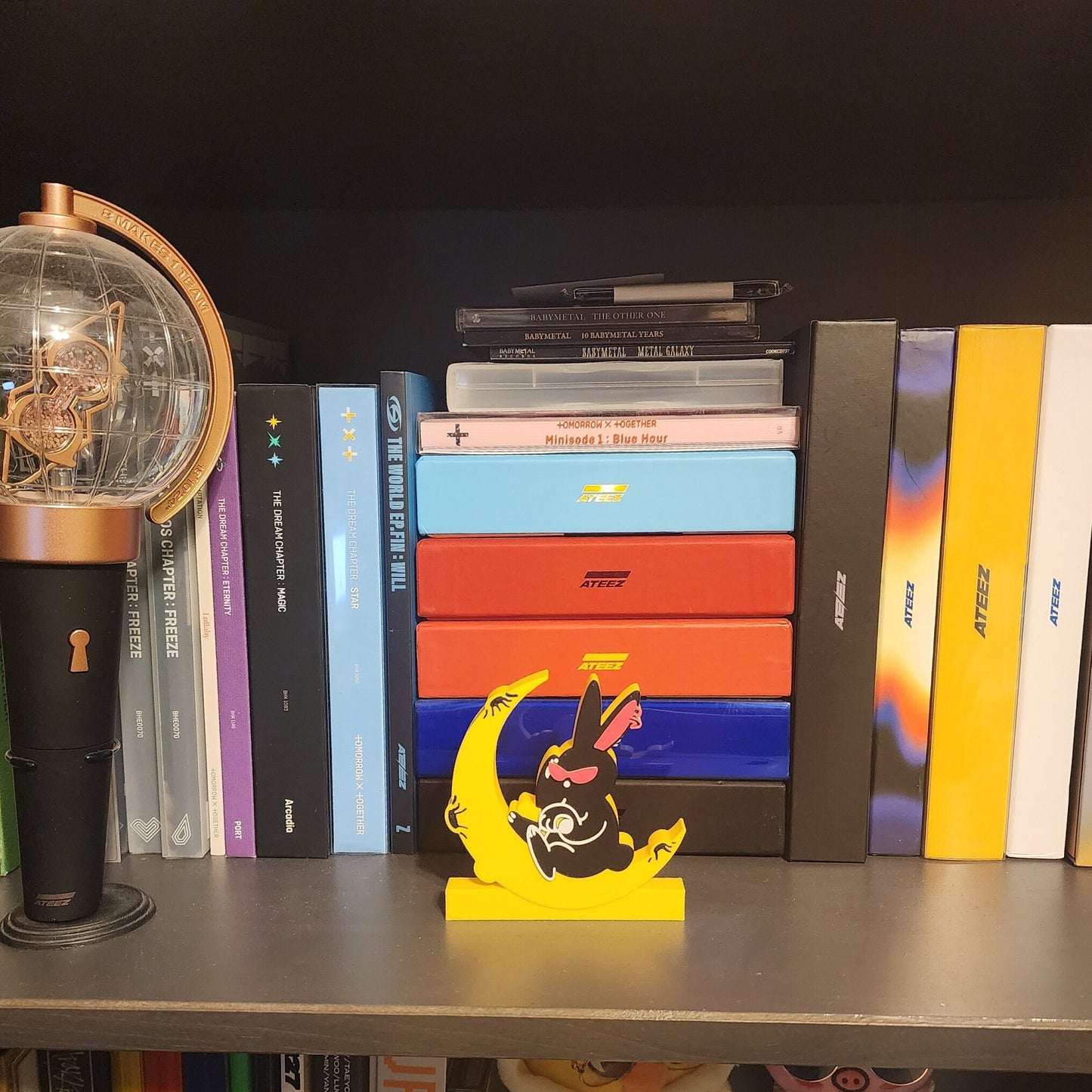 ATEEZ Mito Standee
