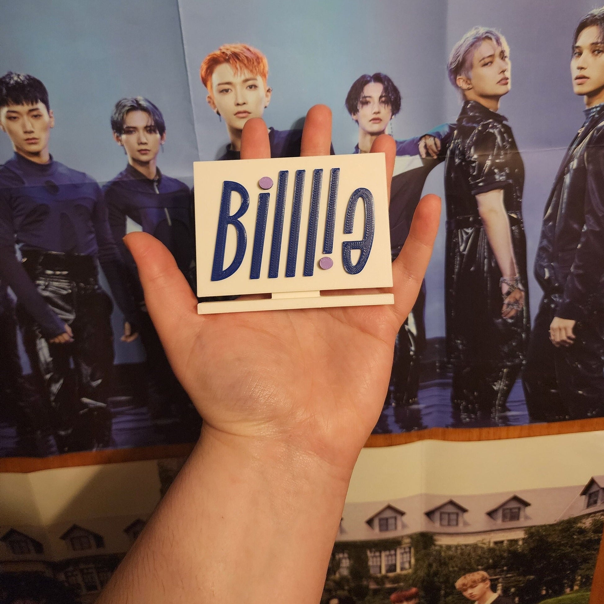 Billlie Standee