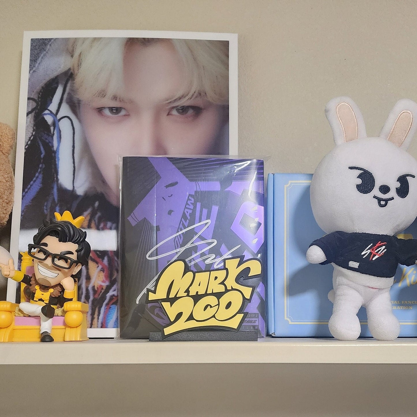 MARK 200 Standee
