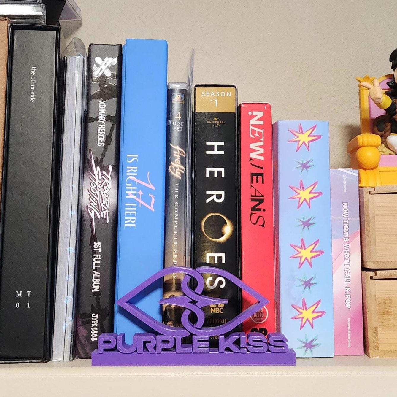Purple Kiss Standee