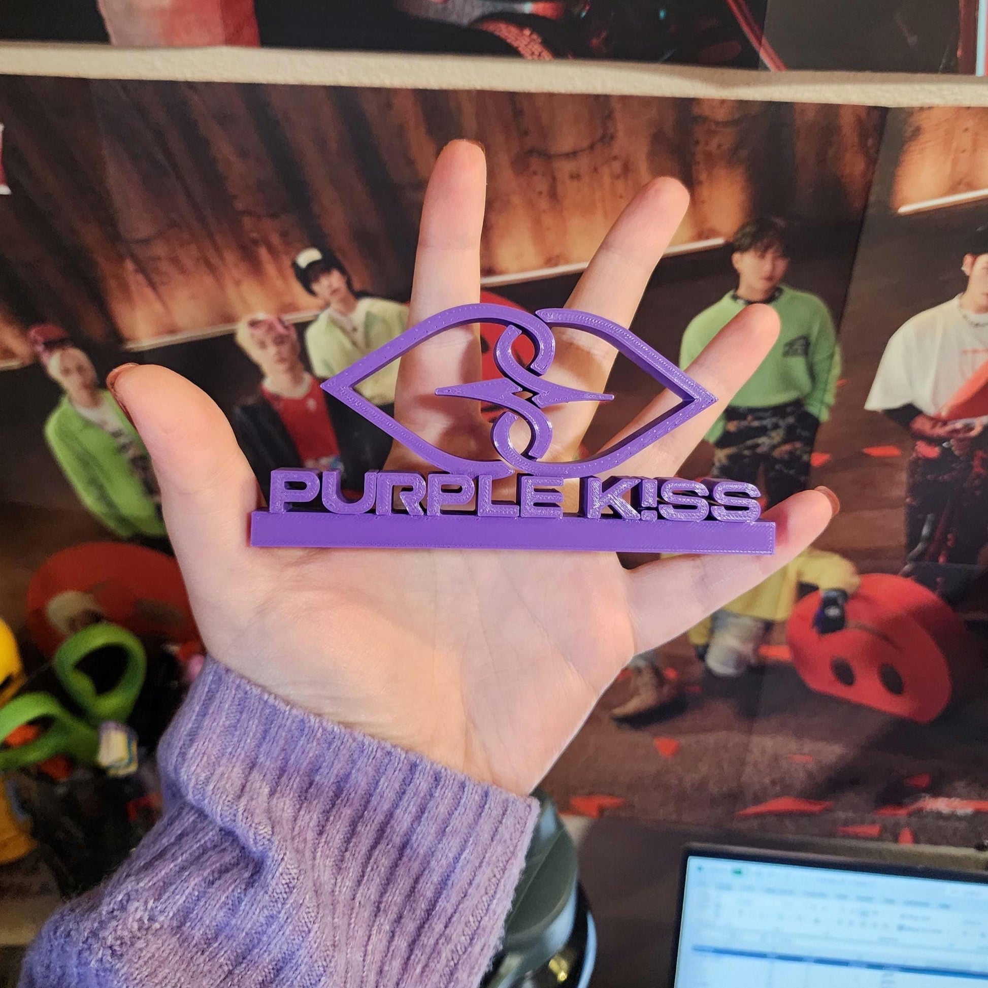 Purple Kiss Standee