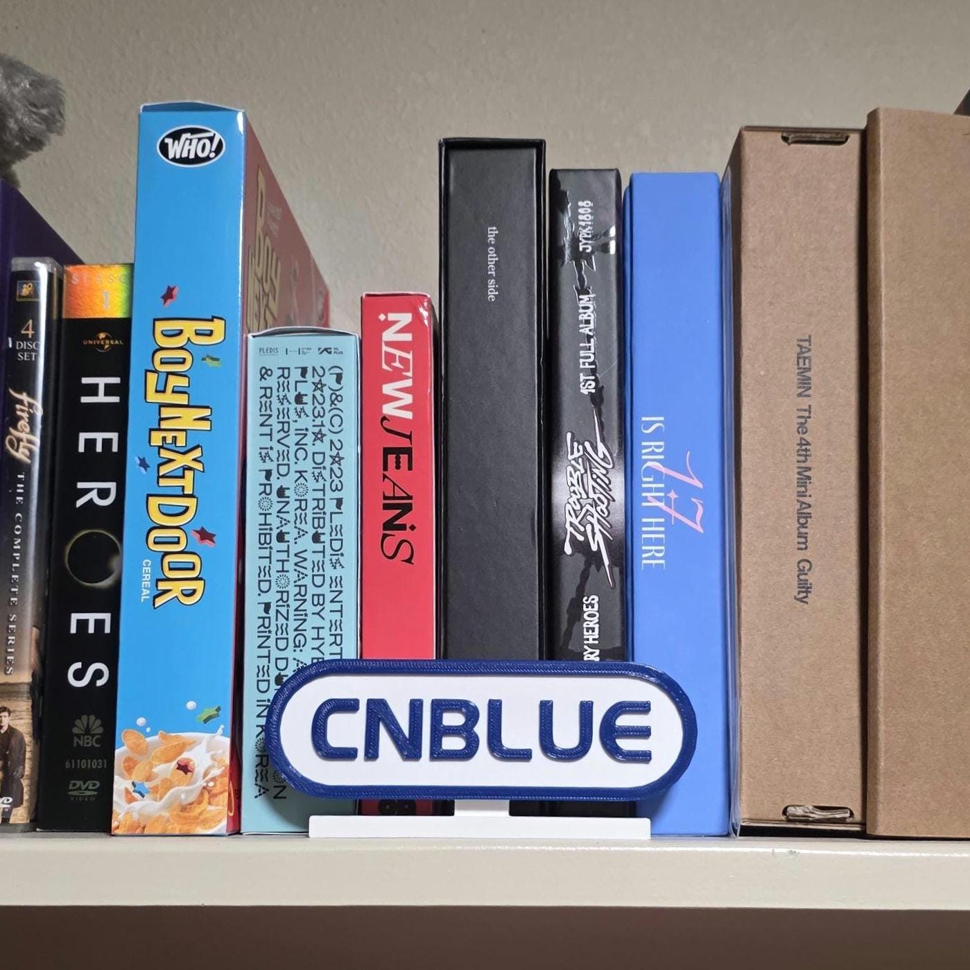 CNBLUE Standee